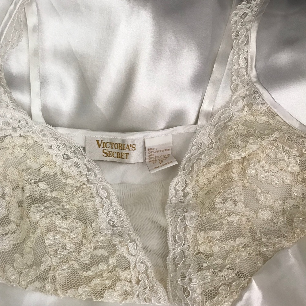 VS Luxurious White Satin & Lace Long Lingerie - Picture 8 of 8